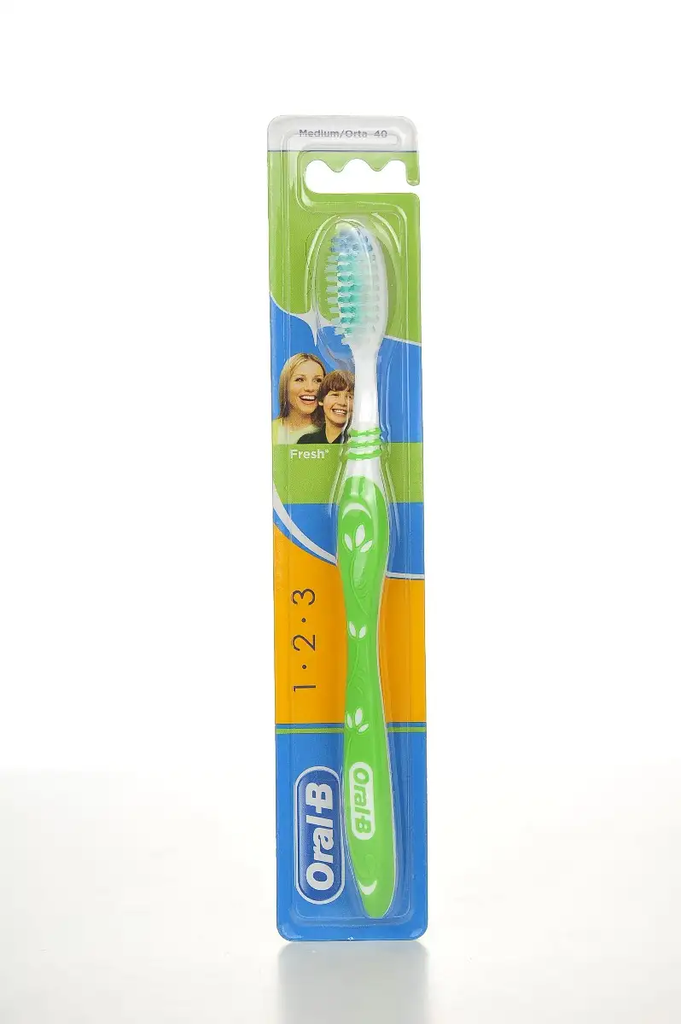 ORAL-B 3-EFFECT NATURAL FRESH 40 MEDIUM T/ B